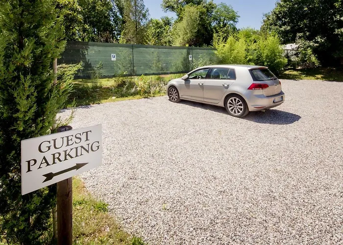 Alle Robinie Bed and Breakfast 3*